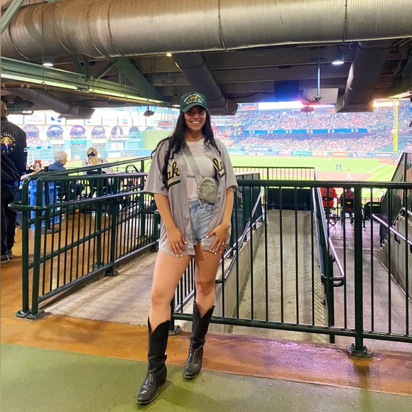 Meet your Posher, Taylor - Picture 2 of 4